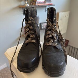 Sorel Black Ankle Boots with Patterned Laces